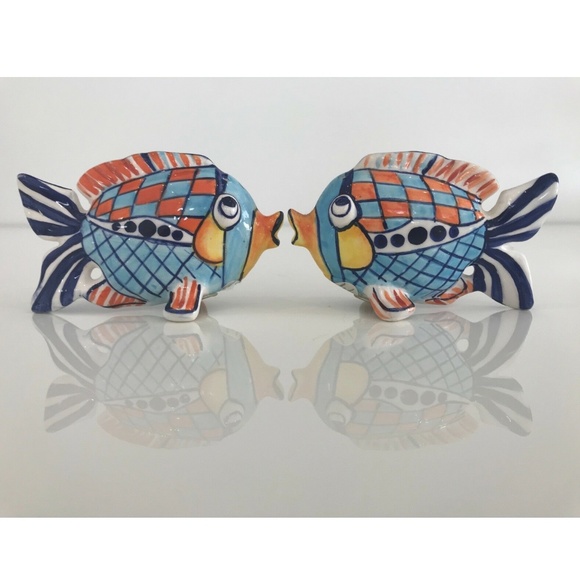 SALT AND PEPPER HAND PAINTED FISH SHAKERS NWOTS! - Picture 8 of 16
